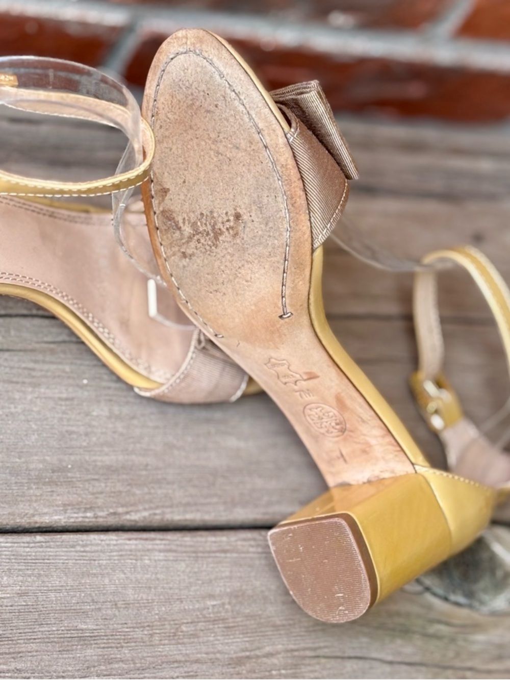 Tory Burch Beige Neutral Patent Leather Ankle Strap Bow Logo Heels Sz 7 - Picture 9 of 10